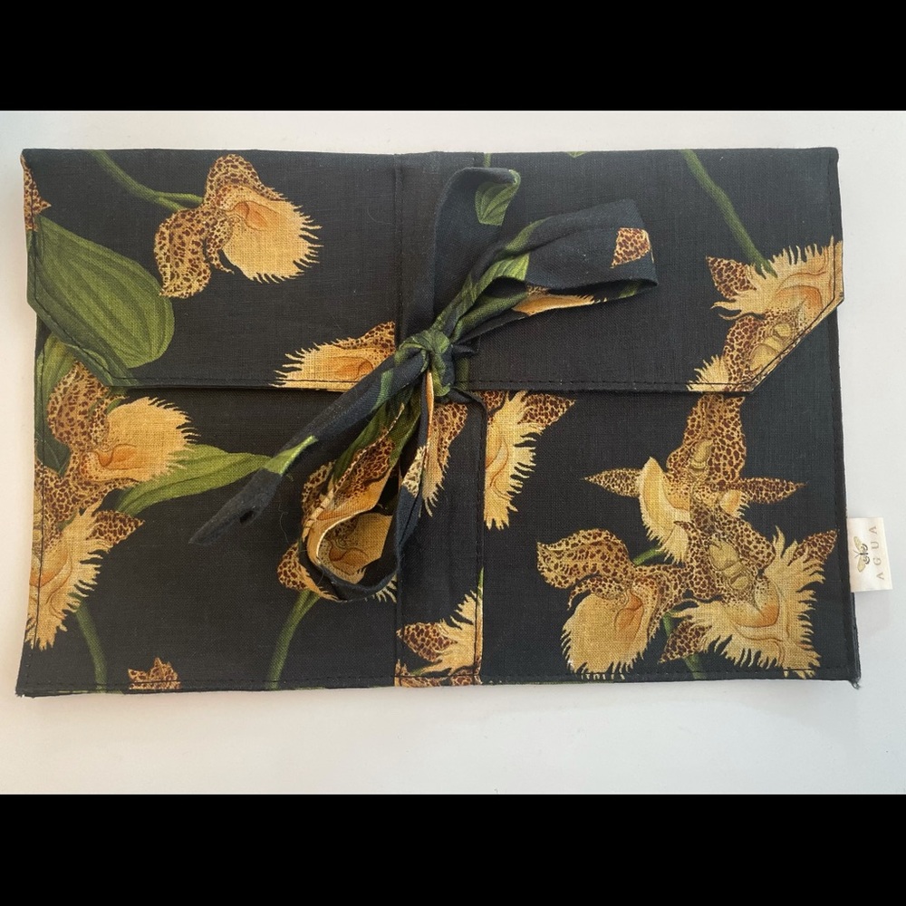 Agua by Agua Bendita Clutch